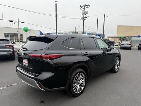 Used 2021 Toyota Highlander Platinum image 5