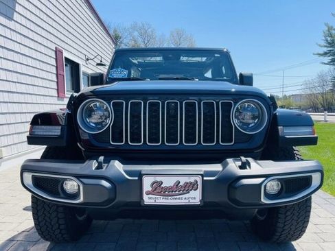 Used 2024 Jeep Wrangler Unlimited Sahara w/ Technology Group AWD/4WD image 4