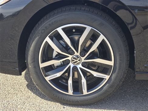 New 2026 Volkswagen Jetta SE image 9