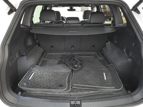 Used 2024 Volkswagen Tiguan SEL R-Line w/ MDO Package, Two-Row AWD/4WD image 15
