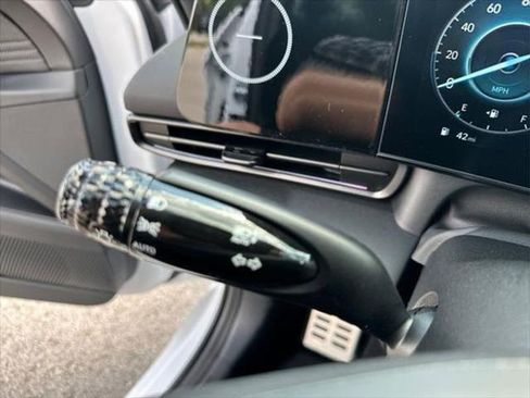 New 2025 Hyundai Elantra SEL image 11