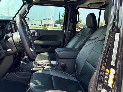 Used 2023 Jeep Wrangler Unlimited Sahara w/ Cold Weather Group AWD/4WD image 8