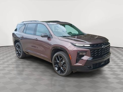 Used 2024 Chevrolet Traverse RS FWD image 2