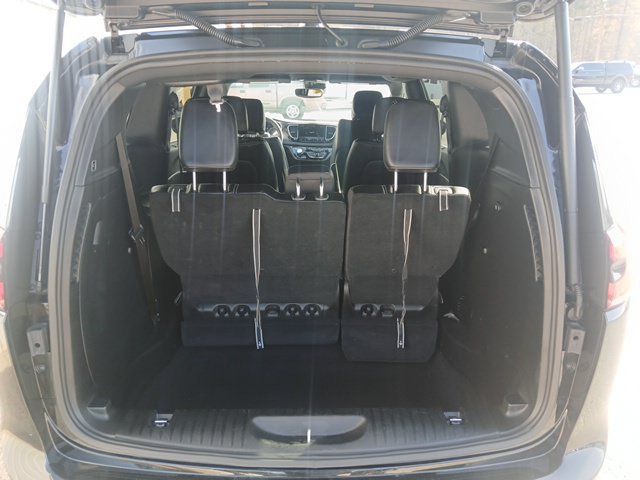 Used 2025 Chrysler Pacifica Select FWD image 9