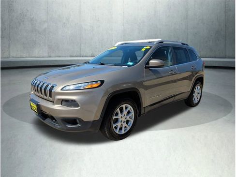 Used 2016 Jeep Cherokee Latitude w/ Cold Weather Group image 1