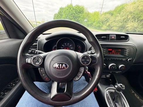 Used 2015 Kia Soul + FWD image 11