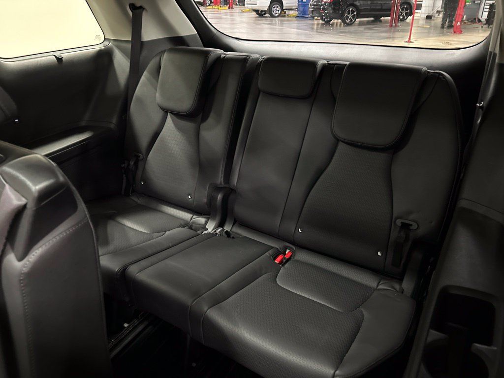 Certified 2025 Kia Carnival SX Prestige FWD image 32