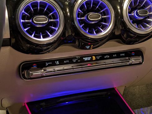 Used 2022 Mercedes-Benz GLB 250 4MATIC image 18