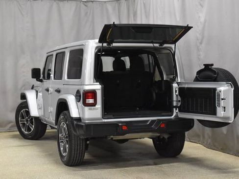 Used 2023 Jeep Wrangler Sahara image 31