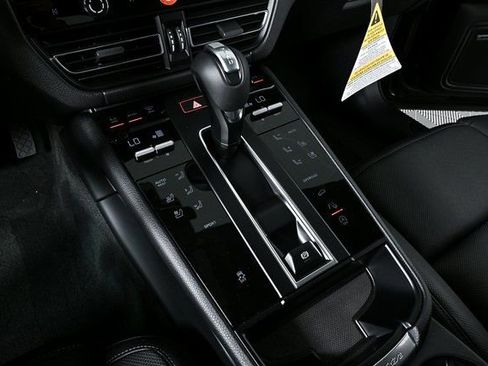 Certified 2026 Porsche Macan image 16