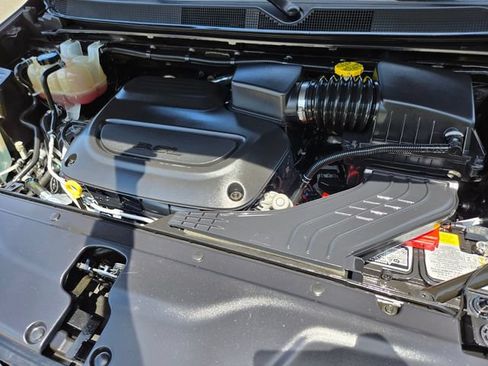 Used 2023 Chrysler Pacifica Touring-L FWD image 22