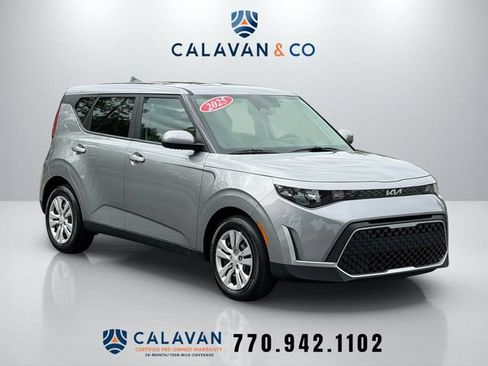 Used 2025 Kia Soul LX FWD image 1