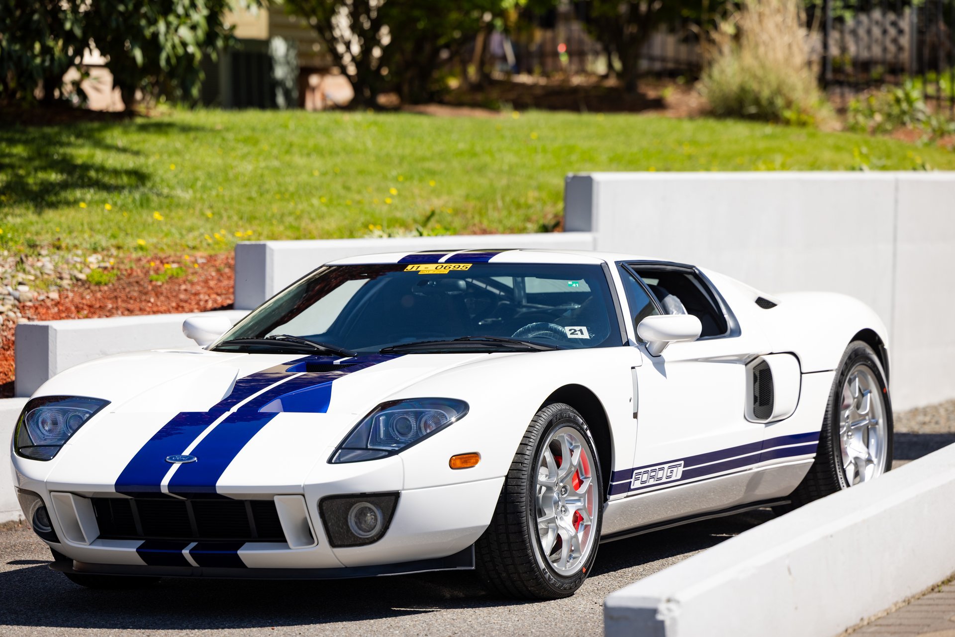 Used 2006 Ford GT RWD image 27
