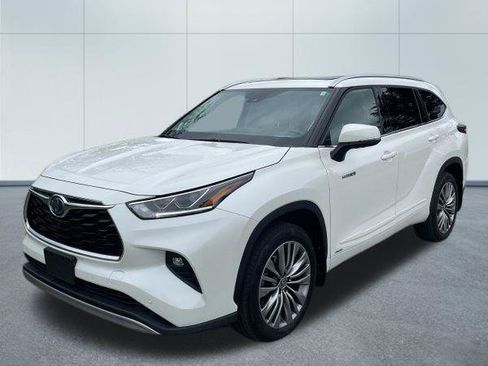 Used 2021 Toyota Highlander Platinum AWD/4WD image 1