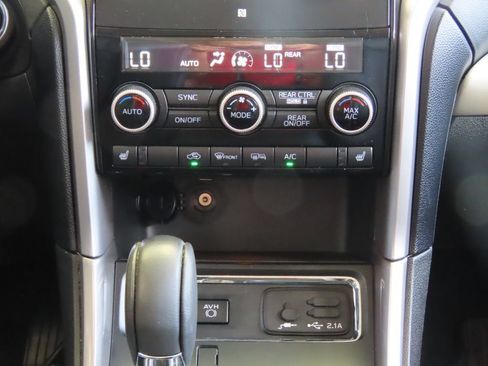 Used 2022 Subaru Ascent Limited AWD/4WD image 43
