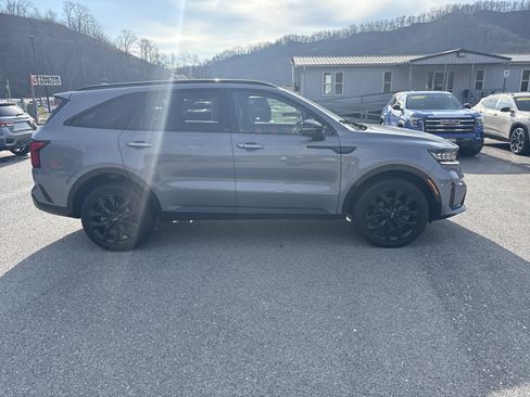 Used 2023 Kia Sorento SX AWD/4WD image 3