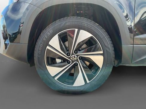 New 2025 Volkswagen Taos SE image 14