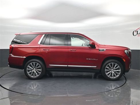 Used 2021 GMC Yukon Denali w/ Denali Premium Package image 6