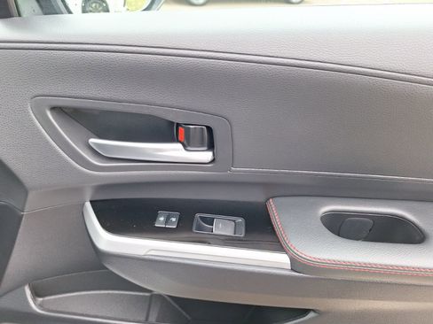 Used 2025 Toyota Sienna XSE image 36