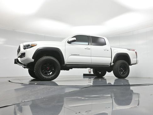 Used 2022 Toyota Tacoma TRD Off-Road w/ Technology Package AWD/4WD image 49