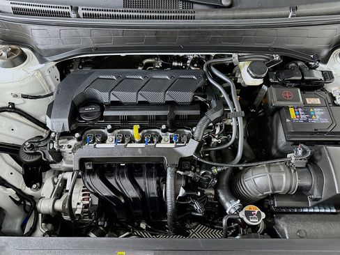 Used 2025 Hyundai Venue Limited image 32