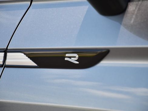 Used 2022 Volkswagen Tiguan SE R-Line AWD/4WD image 13
