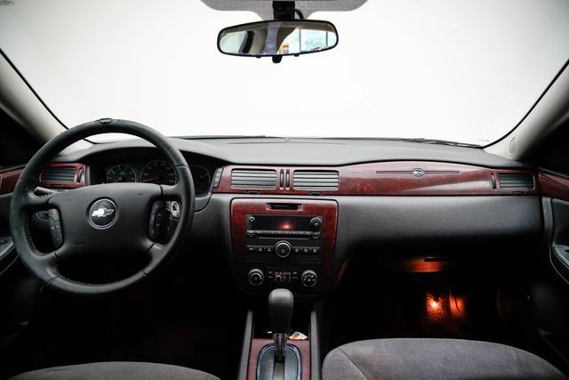 Used 2010 Chevrolet Impala LT FWD image 26
