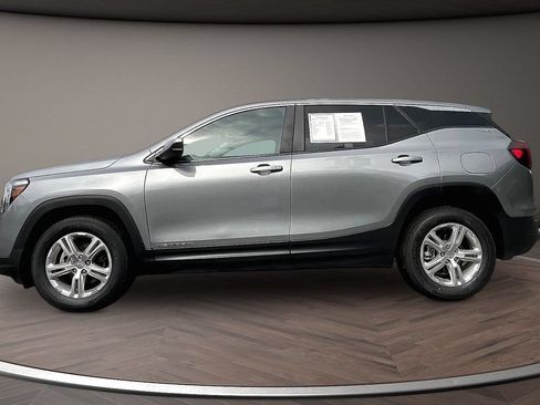 Used 2024 GMC Terrain SLE FWD image 8