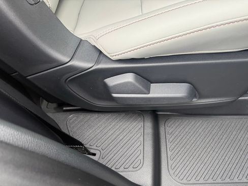 New 2025 Ford Explorer Active w/ Active Comfort Package RWD image 38