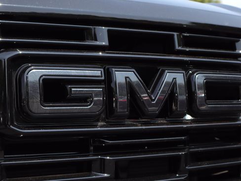 Used 2026 GMC Yukon Denali Ultimate w/ LPO, Floor Liner Package AWD/4WD image 35
