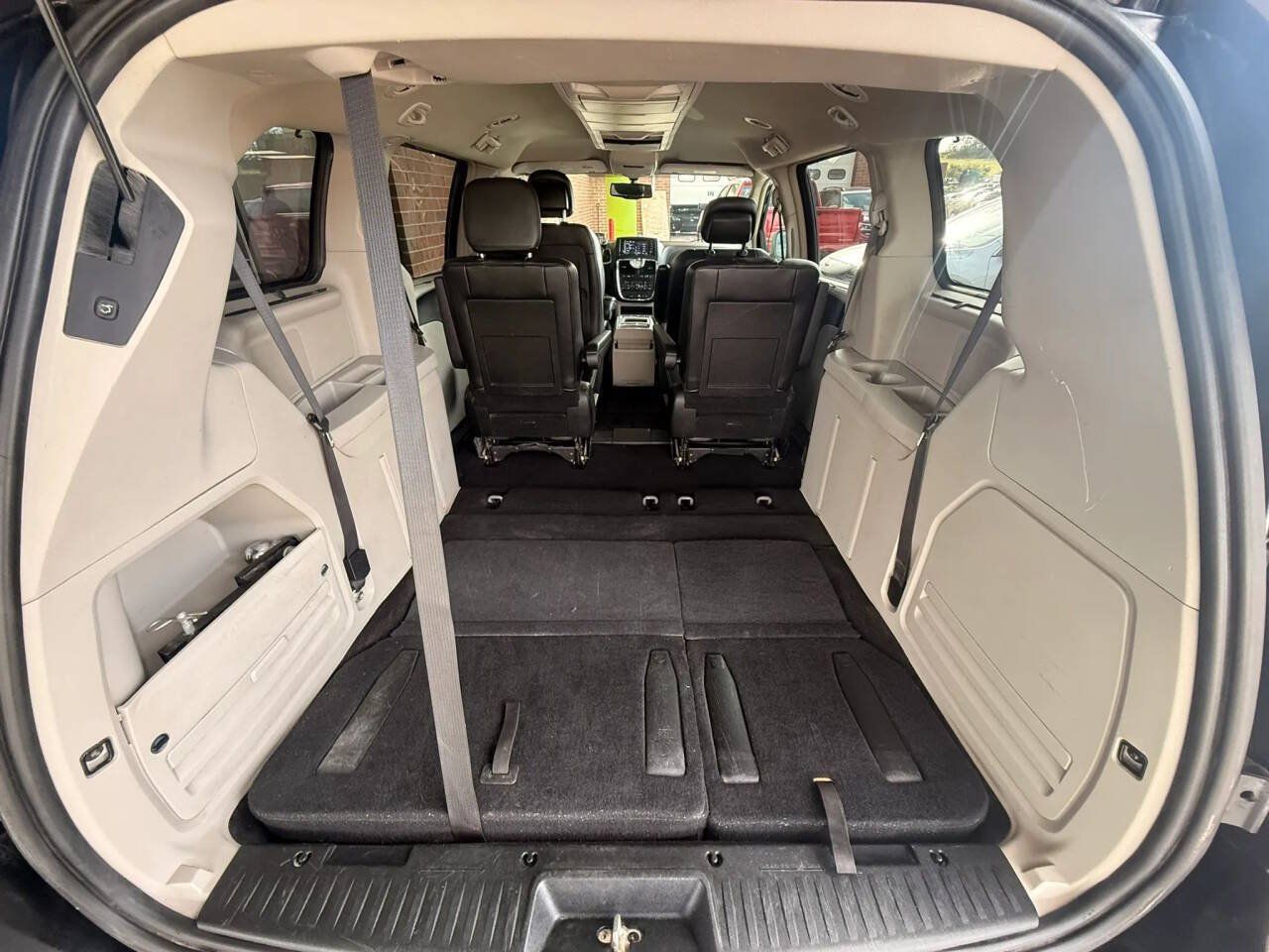 Used 2015 Chrysler Town & Country Touring-L w/ Driver Convenience Group FWD image 19
