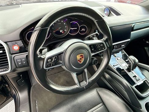 Used 2022 Porsche Cayenne Platinum Edition image 12