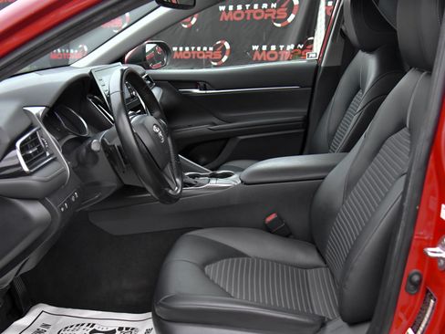 Used 2023 Toyota Camry SE image 18