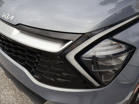 Used 2023 Kia Sportage EX FWD image 3