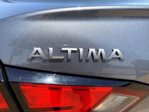 Used 2024 Nissan Altima 2.5 S FWD image 9