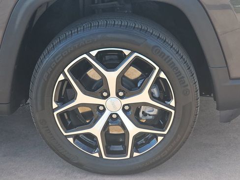 Used 2024 Jeep Compass Limited image 38