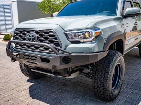 Used 2022 Toyota Tacoma TRD Off-Road AWD/4WD image 16