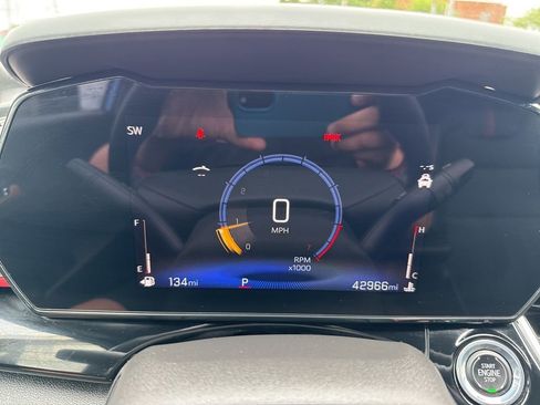 Used 2024 Chevrolet Trax RS w/ Sunroof Package image 17