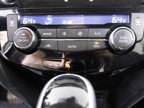 Used 2019 Nissan Rogue SV image 25