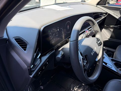 Used 2024 Kia Niro Wind w/ Wind Preserve Package FWD image 10