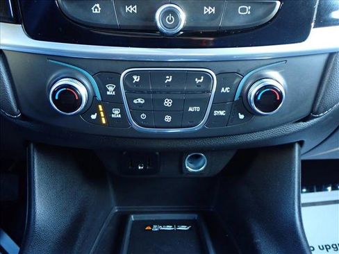 Used 2022 Chevrolet Traverse LT image 20