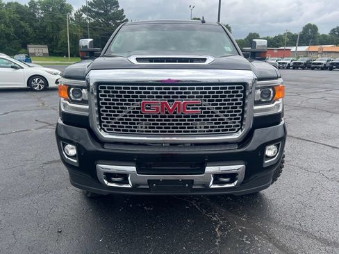 Used 2017 GMC Sierra 2500 Denali w/ Duramax Plus Package AWD/4WD image 8