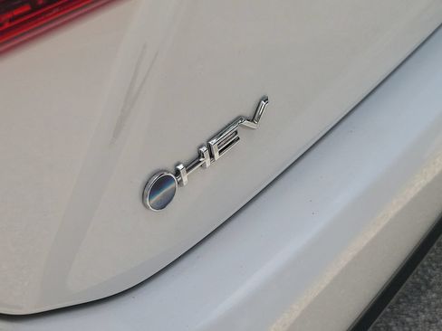 Used 2025 Toyota Camry SE w/ Convenience Package FWD image 7