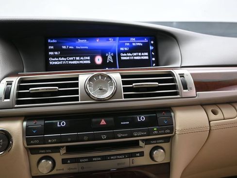 Used 2016 Lexus LS 460 w/ Comfort Package RWD image 21