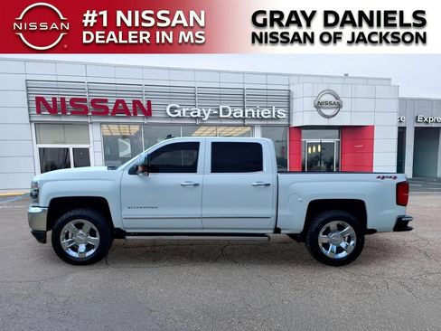 Used 2018 Chevrolet Silverado 1500 LTZ AWD/4WD image 4