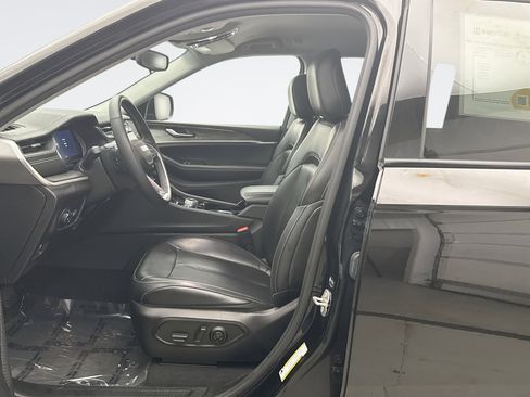 Used 2023 Jeep Grand Cherokee Limited image 11