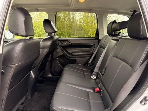Used 2017 Subaru Forester 2.5i Touring AWD/4WD image 21