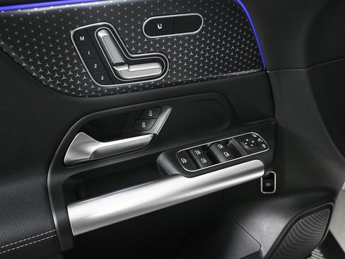 Certified 2025 Mercedes-Benz GLA 250 image 8