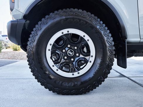 Used 2022 Ford Bronco Badlands image 3