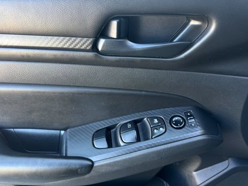 Used 2023 Nissan Altima 2.5 S image 12